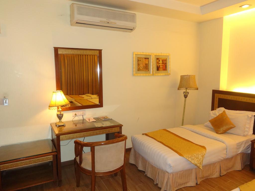 Hotel Picasso Paschim Vihar Delhi - Couple Friendly Local Ids Accepted Rom bilde