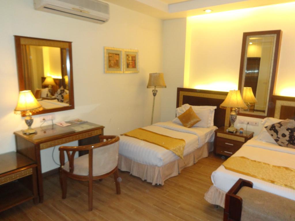 Hotel Picasso Paschim Vihar Delhi - Couple Friendly Local Ids Accepted Rom bilde